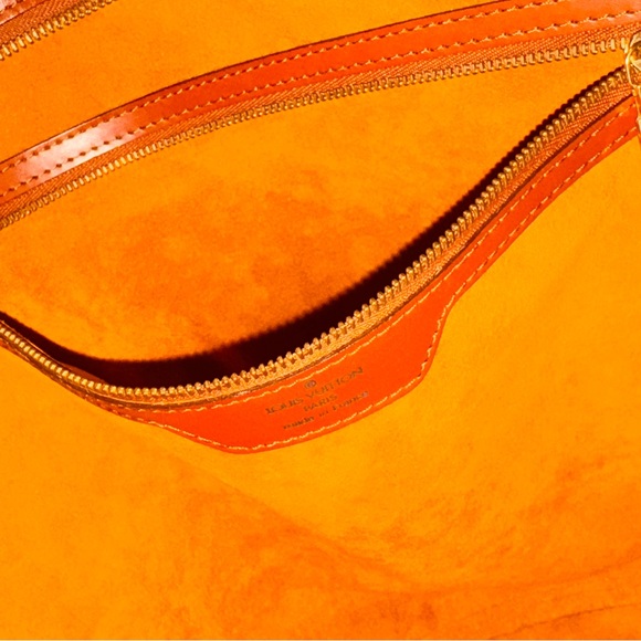 LOUIS VUITTON Epi Saint Jacques GM - Picture 13 of 13